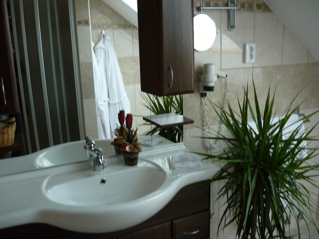 Oereg Malom Hotel Csepreg Phòng bức ảnh