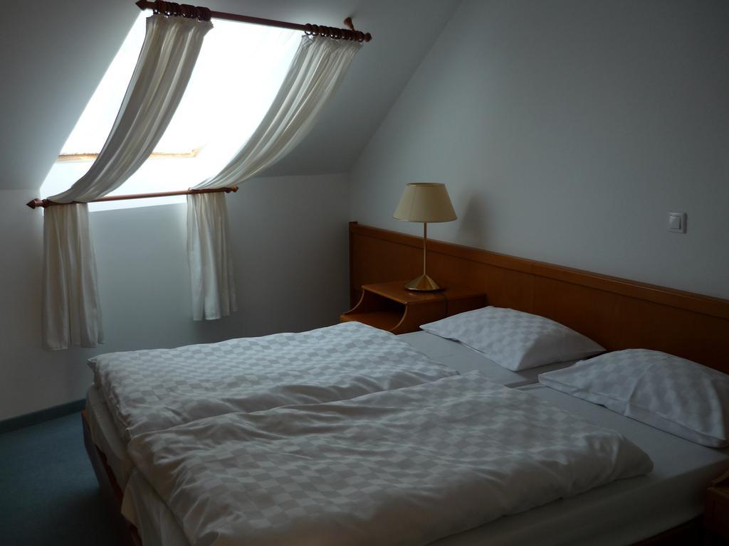 Oereg Malom Hotel Csepreg Phòng bức ảnh